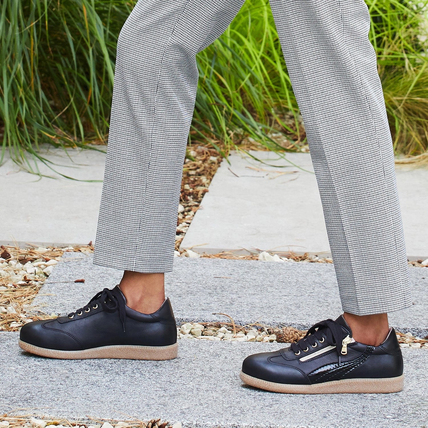 Swirl: Black Leather & Patent Moisture Wicking Sockliner