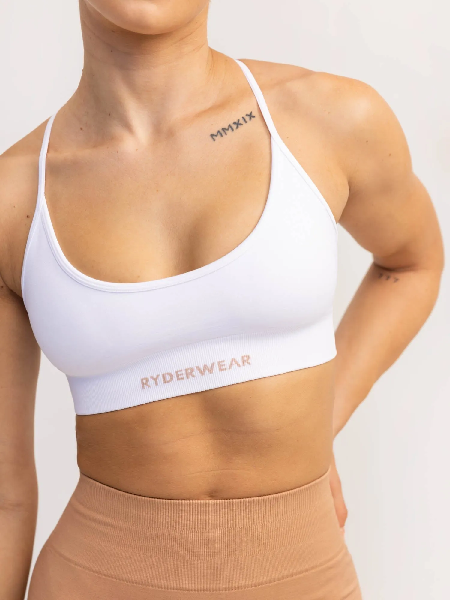 Lift 2.0 Seamless Sports Bra - White Versatile Structure Performance seams