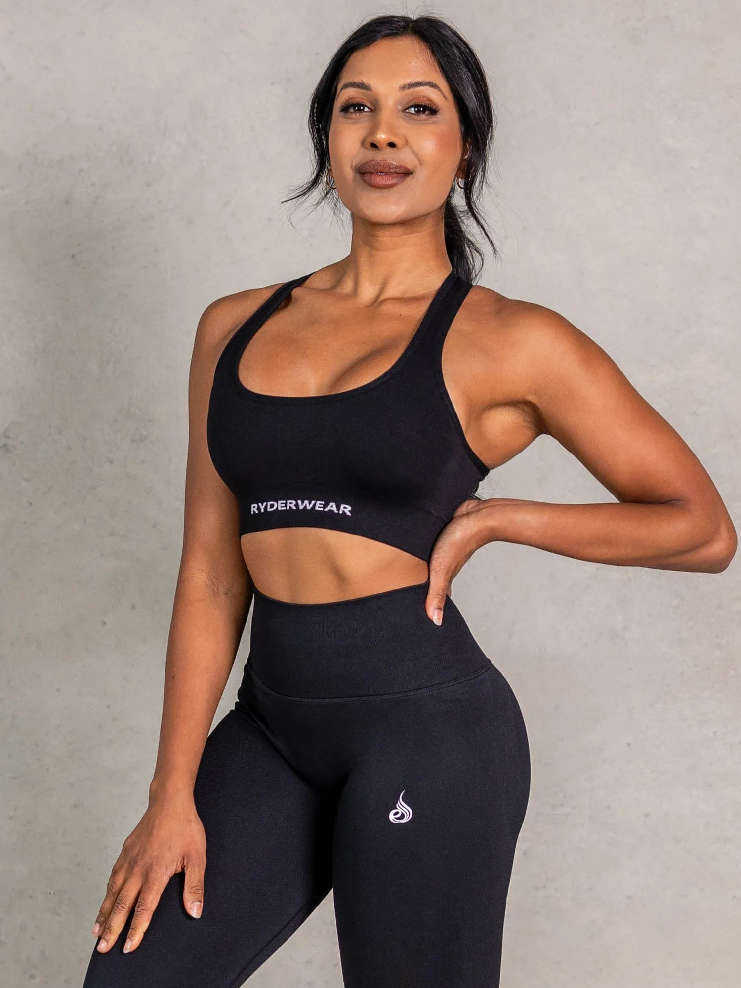 NRG Seamless Scoop Neck Sports Bra - Black FeatherlightConstruction Winter Fashion