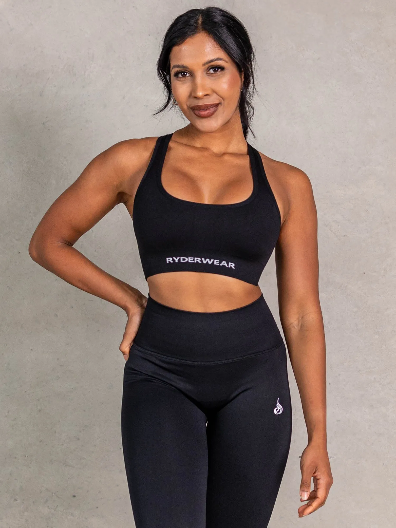ComfortStretchFit DoubleLayeredShoulders NRG Seamless Scoop Neck Sports Bra - Black
