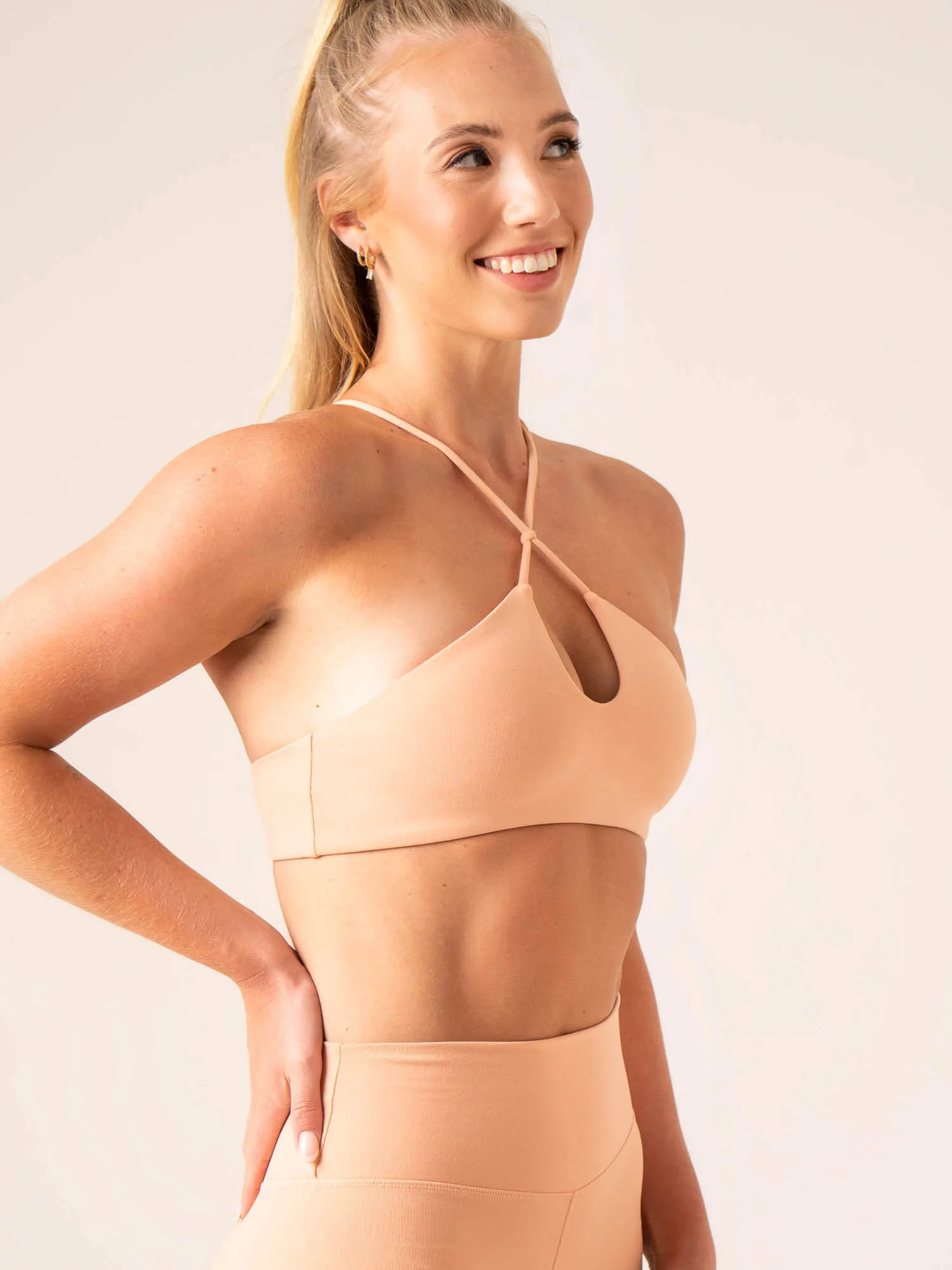 All-Day Material Large seams Unstoppable Sports Bra - Peach