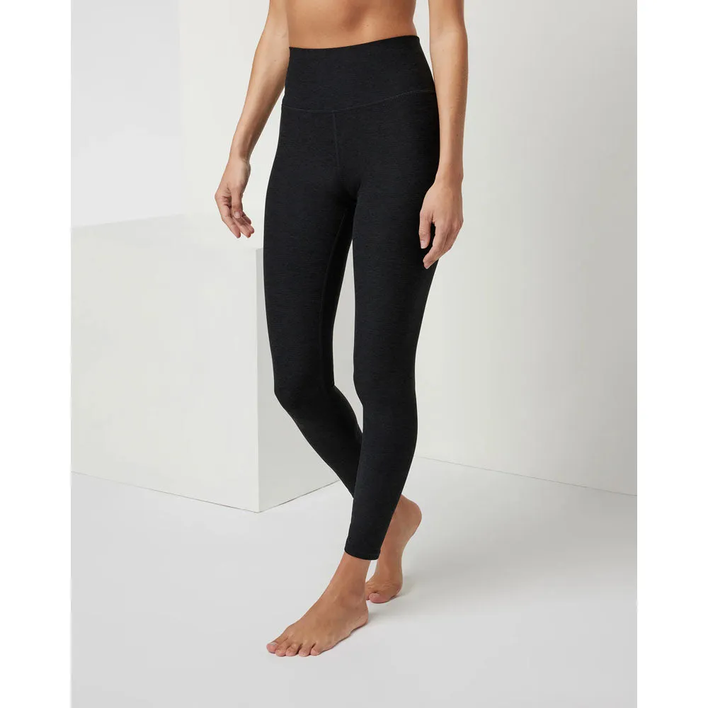Flattering Look W Clean Elevation Legging