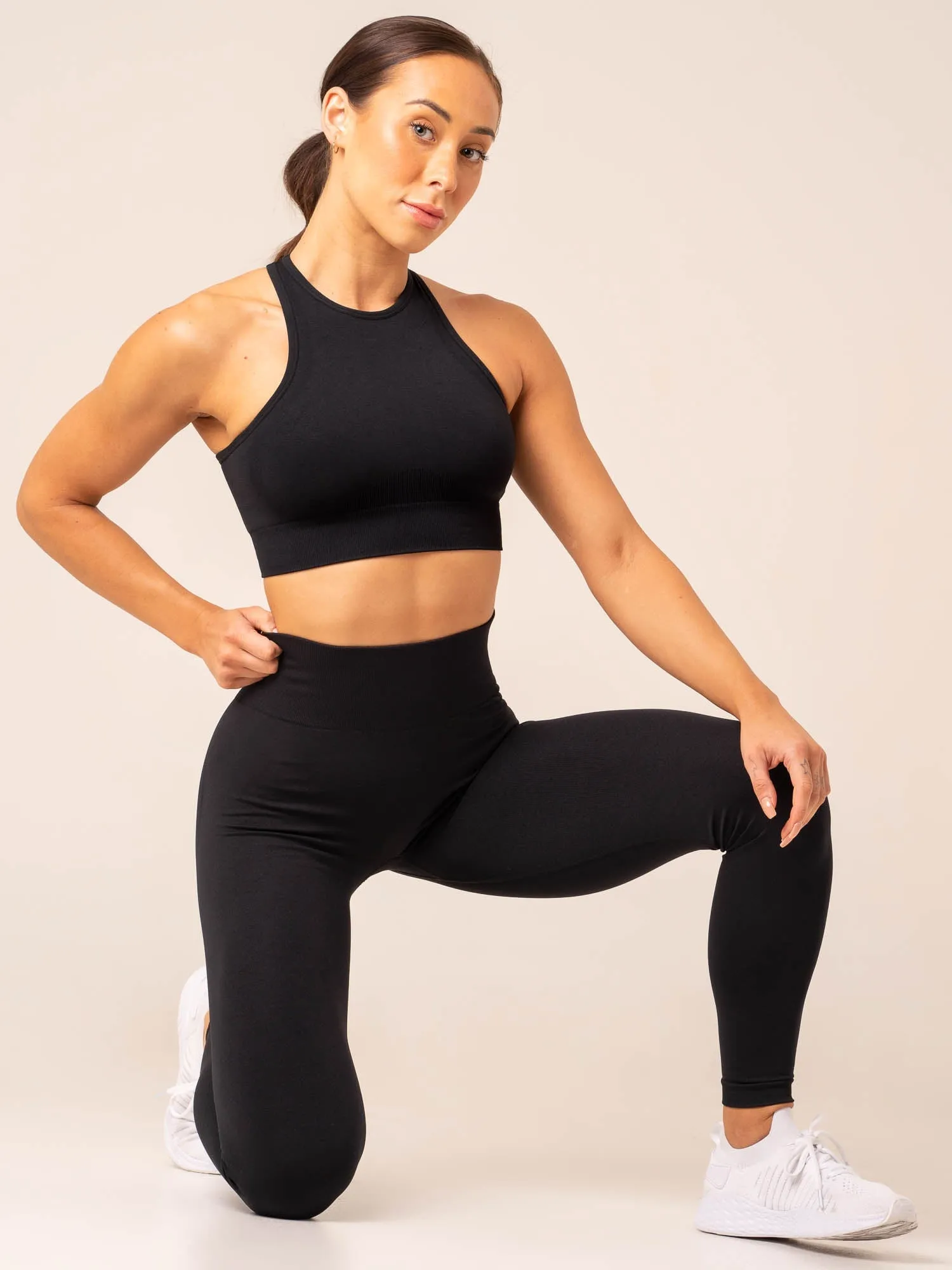 Lift Seamless High Neck Sports Bra - Black Small seams