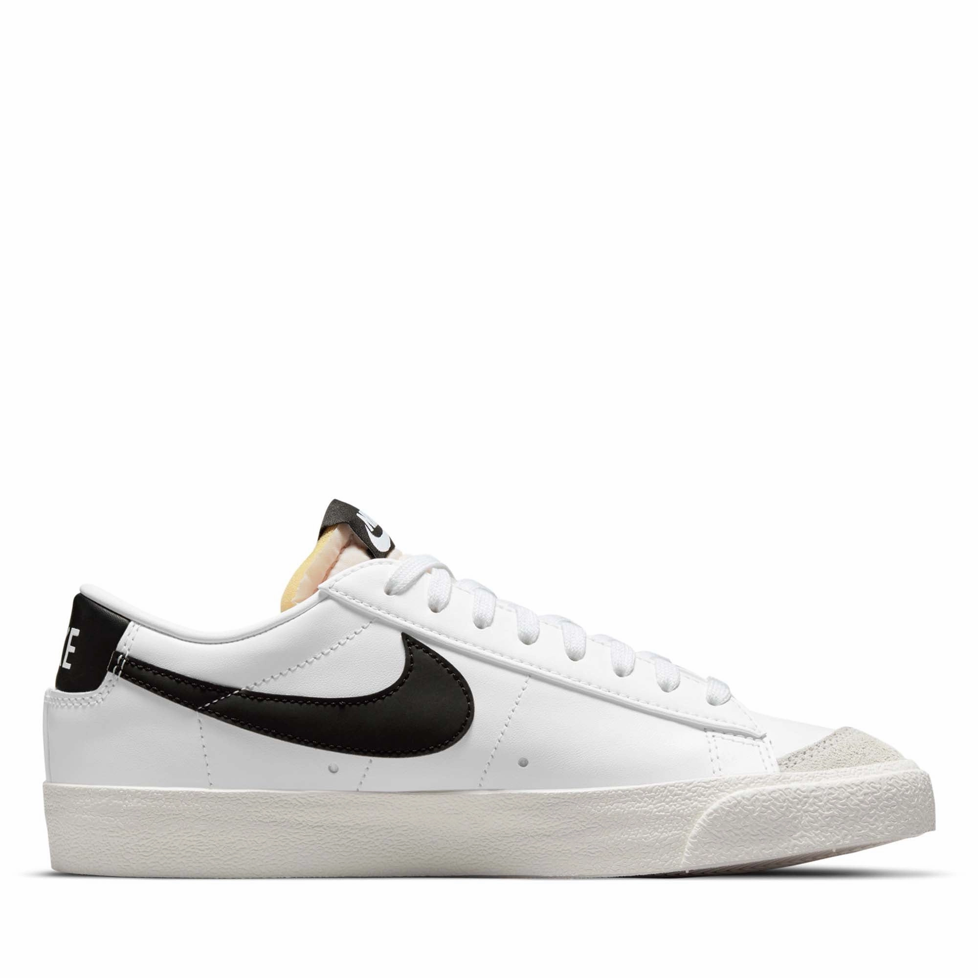Weekend Casual Women's Nike Blazer Low '77 - White/Black