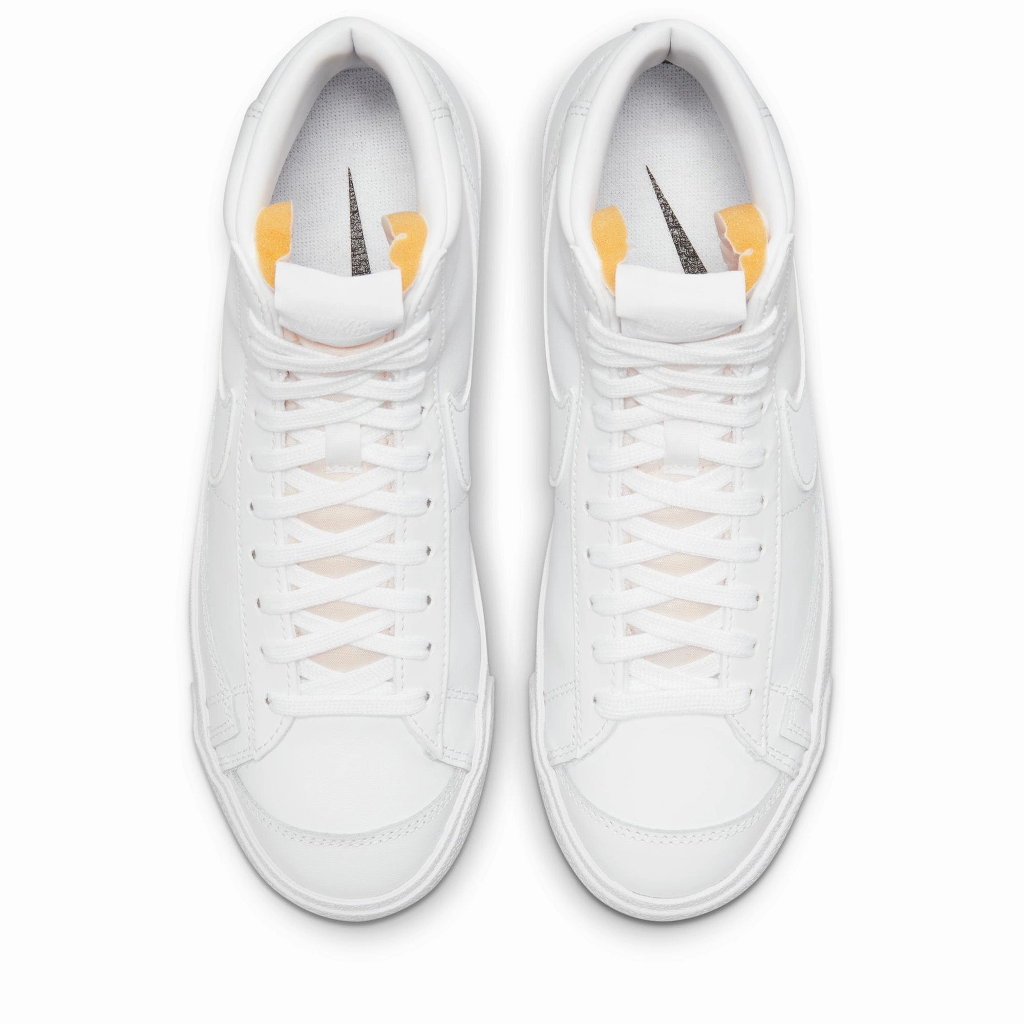 Minimal Weight Flat Ease Women's Nike Blazer Mid '77 - White/White