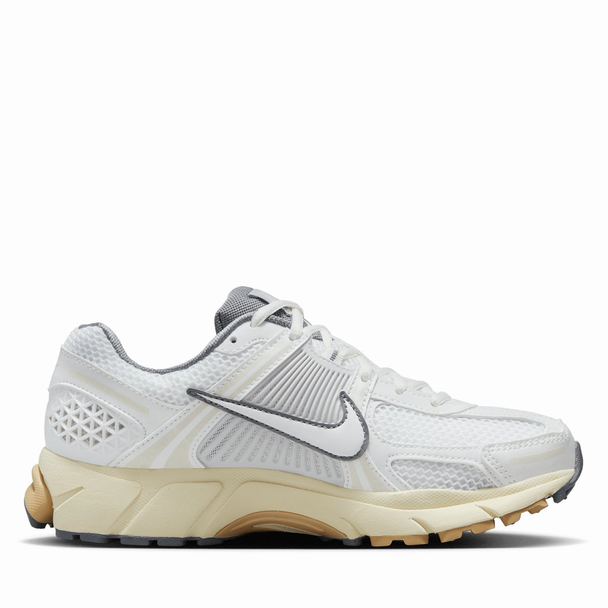 Flexible Cushioning Street Scene Women's Nike Zoom Vomero 5 - Summit White/Pure Platinum