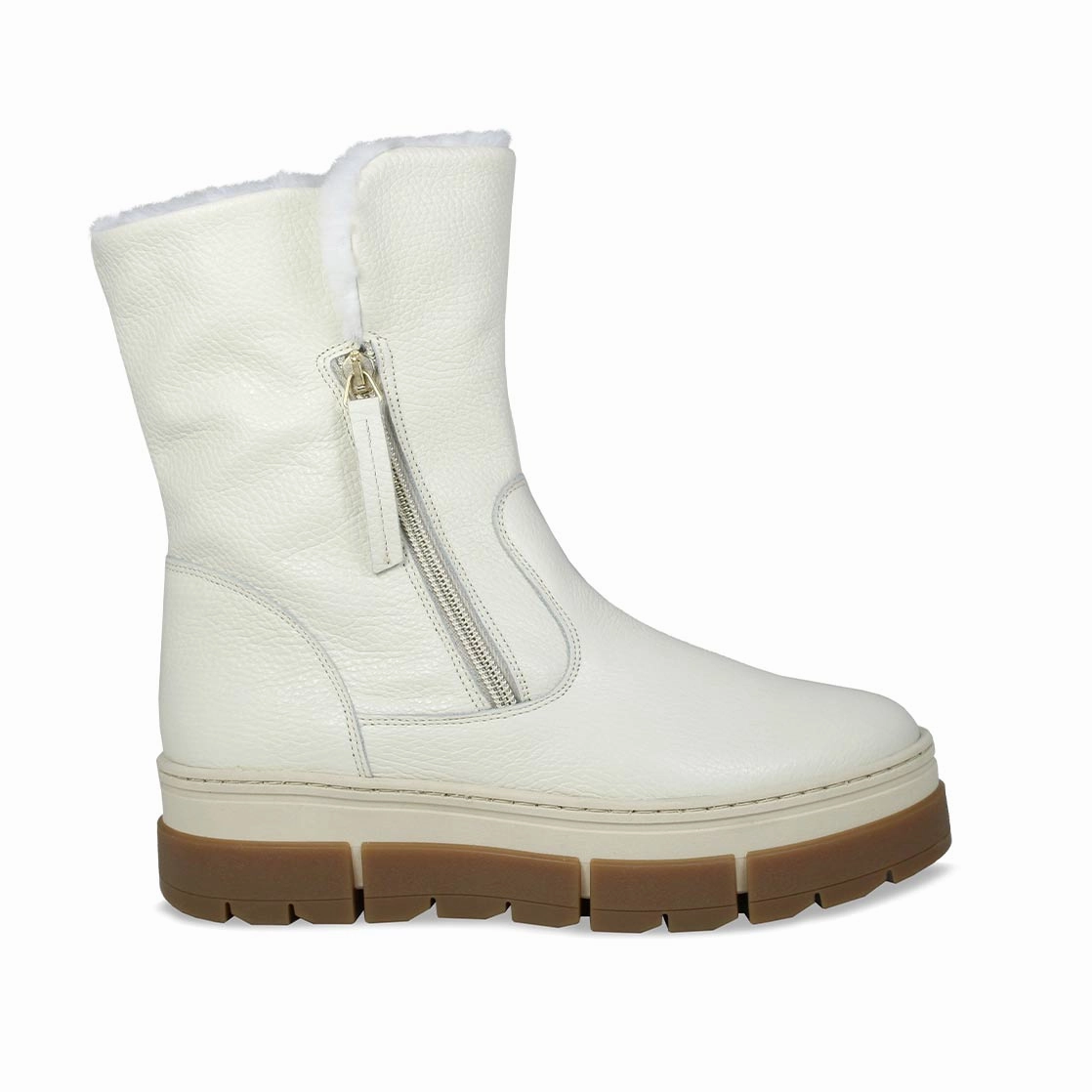 Wonder: Cream Leather & Shearling Sturdy Build High Traction Weekend Wanderer